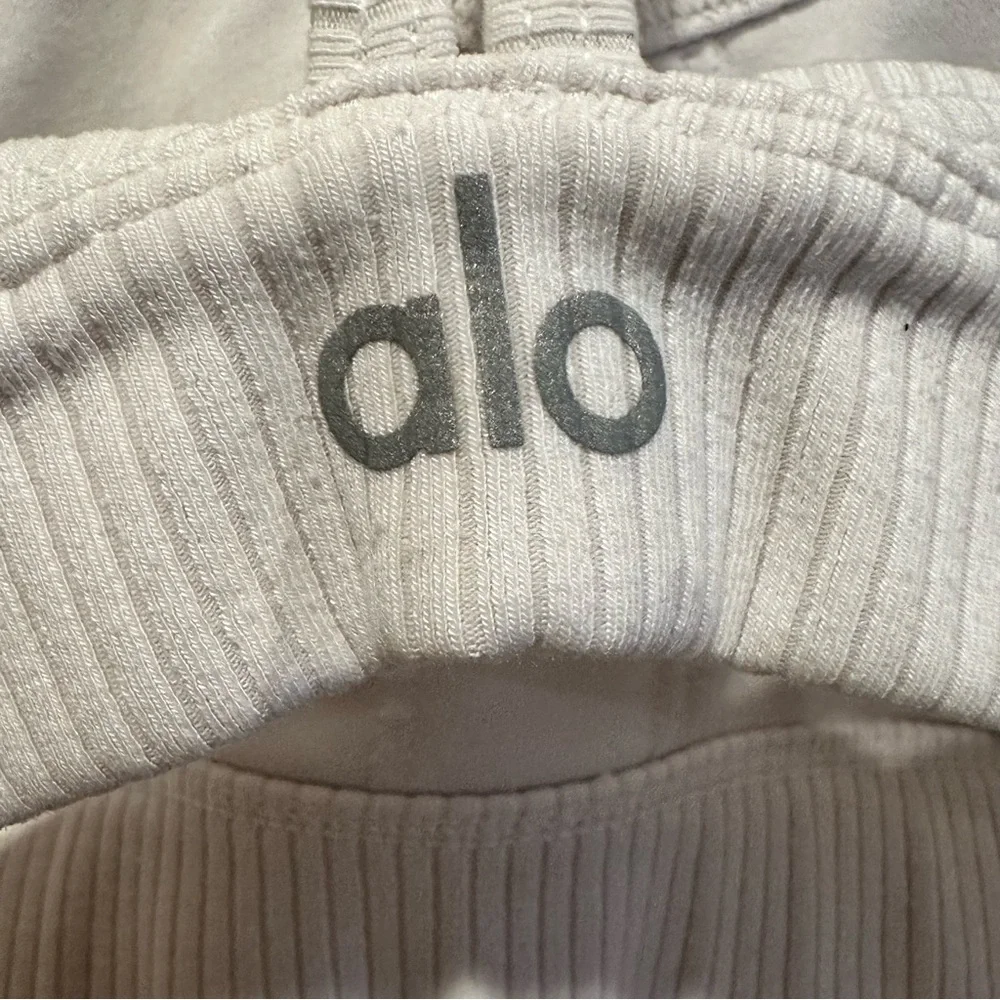 ALO Yoga Ribbed Blissful Bra Size Medium Ivory  V-Neck Y-Back Everyday Support - Picture 5 of 6
